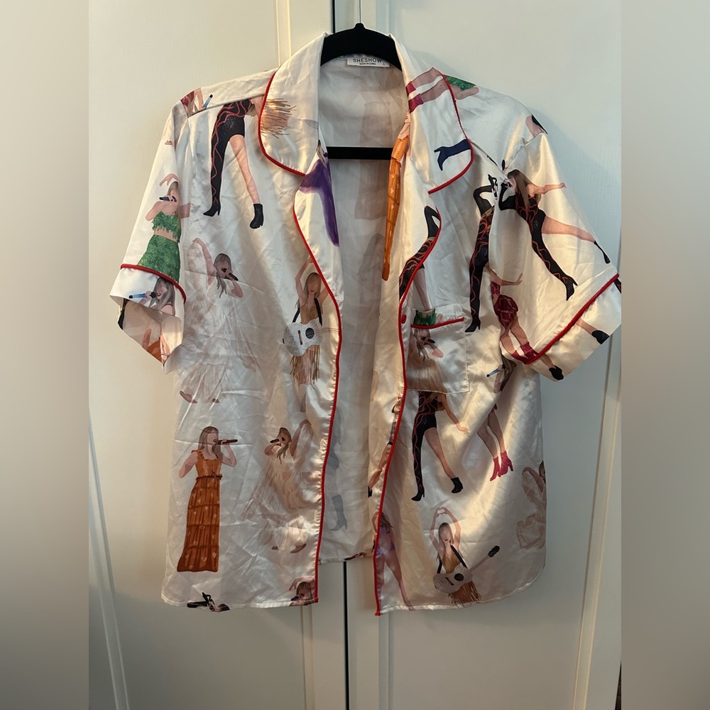 Taylor Swift Pajamas, never worn. Size L.